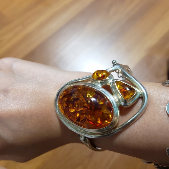 Amber Color Stone and Silver Tone Women's Bracelet - Picture 6 of 6